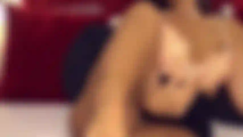 Dedos saborosos prontos para serem mordiscados, tudo para meus meninos famintos.