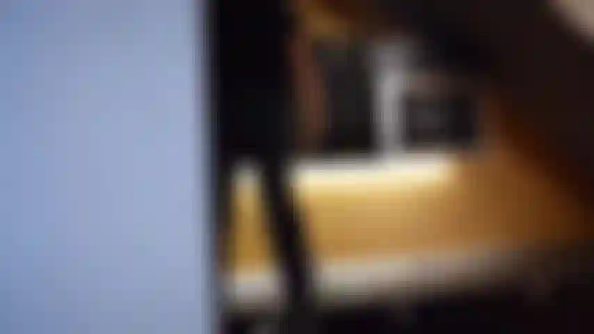 Arrumo a casa como empregada doméstica.