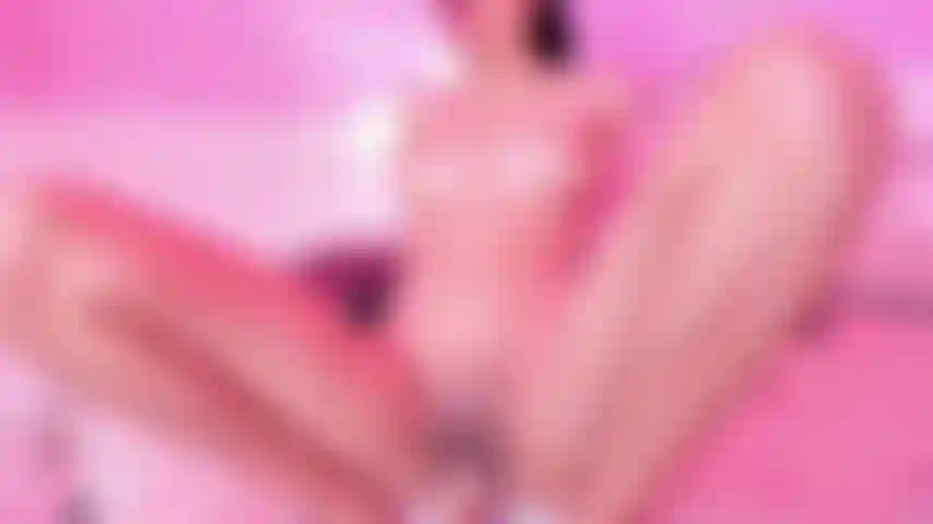 Este dildo está me destruindo por dentro.