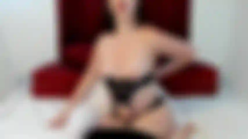 Pov boquete depois de me despir completamente para você e mostrar minha buceta.