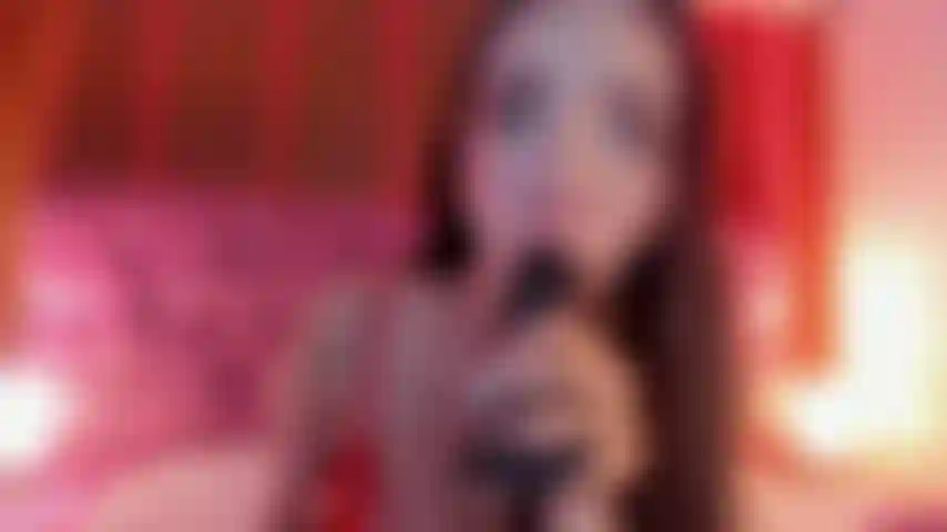 Brincando com seu pau, boquete.