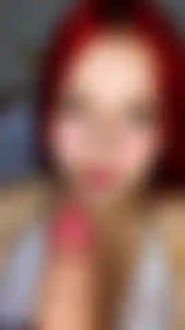 Adolescente gostosa chupa seu pau tão bem.