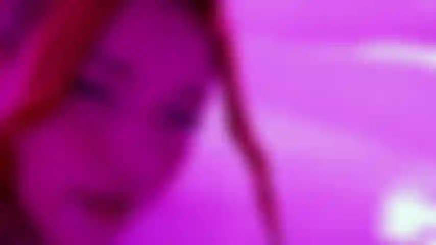 Pingando leite no meu rosto, nos meus peitos... E entre as minhas pernas.