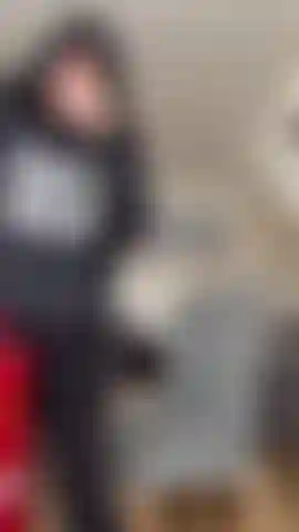 Eu realmente preciso parar de arrombar as casas das pessoas porque fico sendo pega.