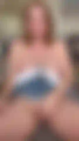Freshly shaved bald pussy and playing with my clit until I orgasm moaning. 🫦