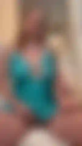 Jerk off instruction from your one and only sexy MILF . Wearing my sexy short nightie and caressing my gorgeous womanly body just for you . Now cum for me like a good boy ..