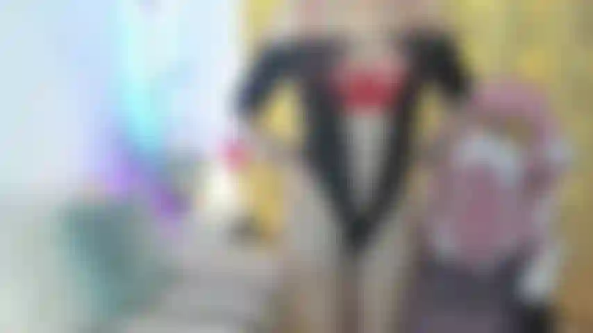 Dando prazer à minha buceta peluda com meus dedos.