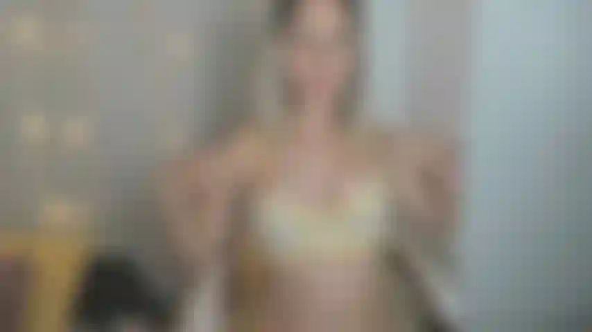 Bj e buceta brincam com vibrador.