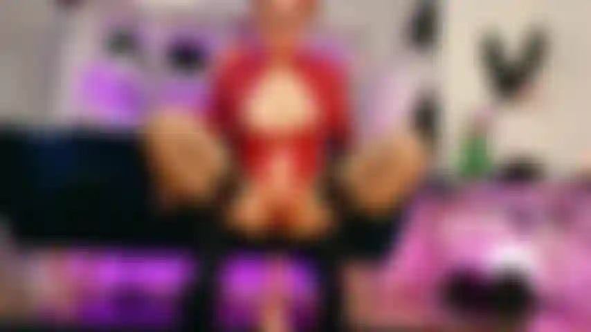 Ride dildo + huge squirt in latex outfit , stockings and 20 sm high heels platforms