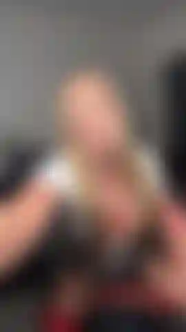 Faço sexo oral em uma secretária, faço sexo oral e me fodo.