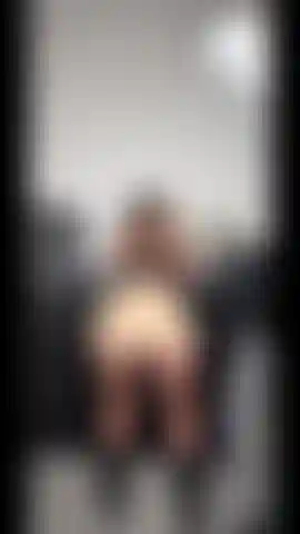 Faço strip e brinco.