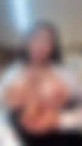 The secretary who distracts without touching