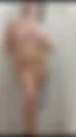 Provocando meu corpo curvilíneo.