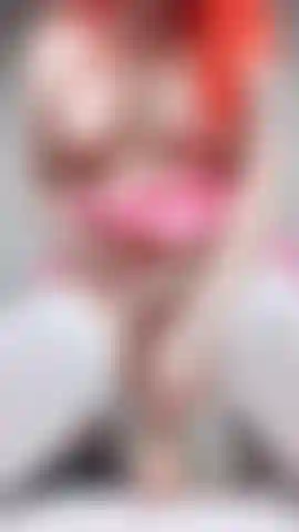 Kitten montando dildo.