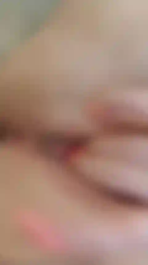 Brinque com minha buceta suculenta.