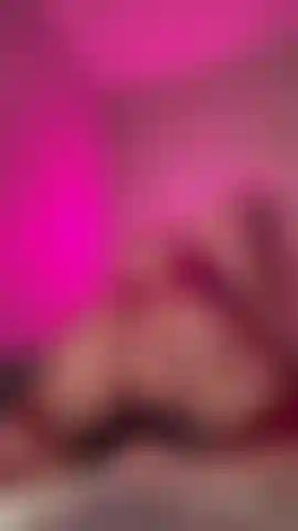 Exibindo essa bunda suculenta em uma lingerie sexy!