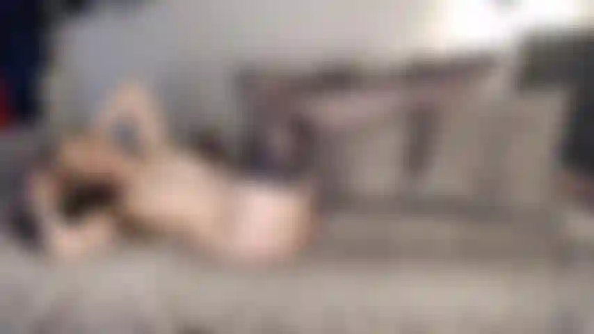 Afague as solas e os dedos dos pés, bom menino.