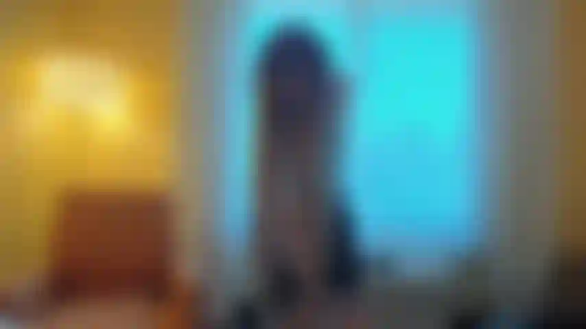 Despindo e acariciando meu corpo em meu quarto de hotel.