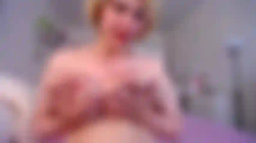 Próprio leite sugando e cuspindo em meus peitos enormes.