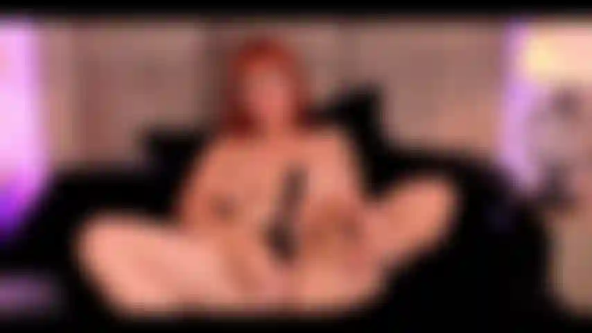 Quando fico com tesão, não tem como voltar atrás... Meu vibrador sabe disso, e você vai ver. Meus movimentos, meus gemidos, meu esguicho... É tudo real, é tudo para você. Prepare-se para se molhar comigo.