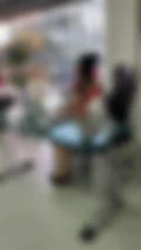 Uma secretária sexy e gostosa.