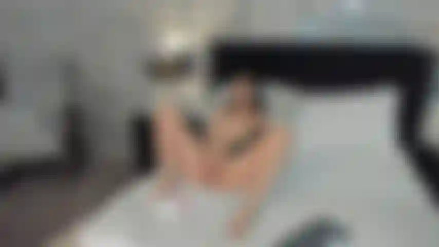 Você gostaria de brincar com minha buceta?