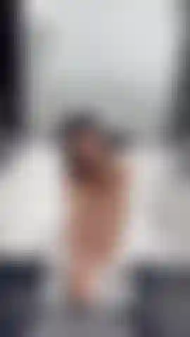 Entro com o chuveiro, a água é fria.