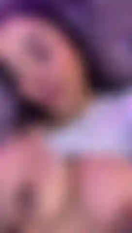 Pussy toca meus dedos quentes fora de controle.