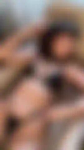 Eu no meu conjunto de lingerie de látex e arnês de corrente.