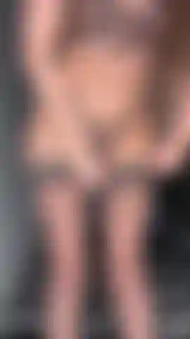 Experimentando minha nova lingerie e meias.