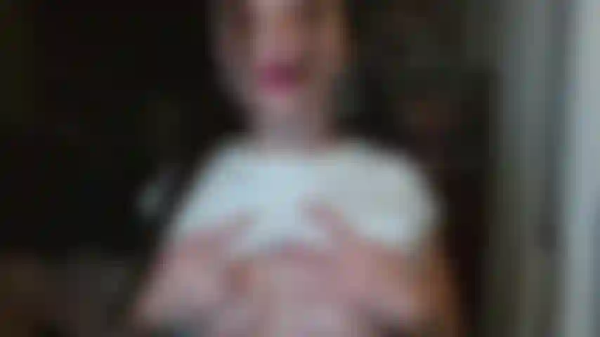 18 YEAR old emmabunnyxo plays with herself with a big black dildo <3