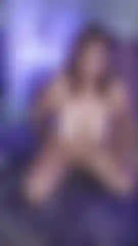 Vamos quebrar minha buceta e fazer meus peitos monstruosos saltarem.