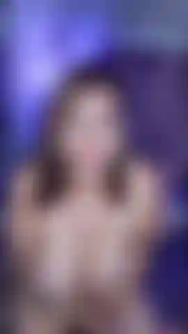 Deixe-me mostrar meus peitos grandes!