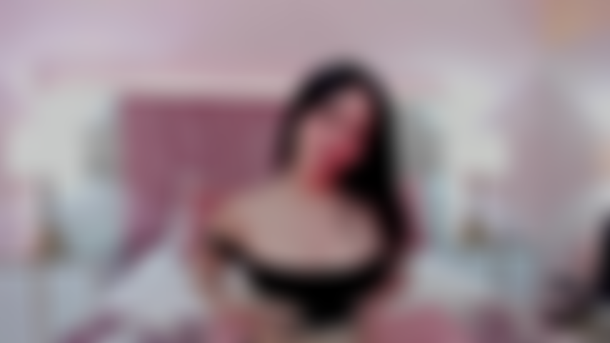 Batendo na minha bunda suculenta e amando cada segundo.