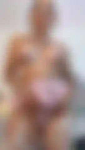 Meu deus! Estou tão gostosa! Tive que meter no meu cu e na minha buceta ao mesmo tempo.