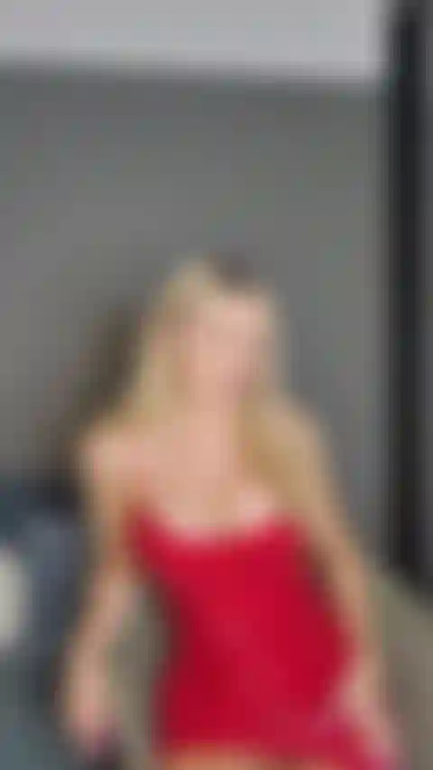 A senhora te obriga a comer a buceta dela.