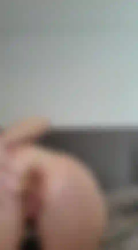 Contas anais nuas brincam.