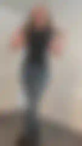 Who loves arse in tight jeans? I know you do so I want you wanking hard over my sexy arse as I tease you in my skin tight skinny jeans, showing off my arse and encouraging you to wank all over it