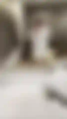 Masturbação no espelho do hotel.