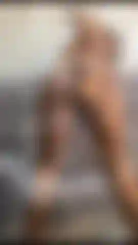 Fodo minha bunda no chuveiro.