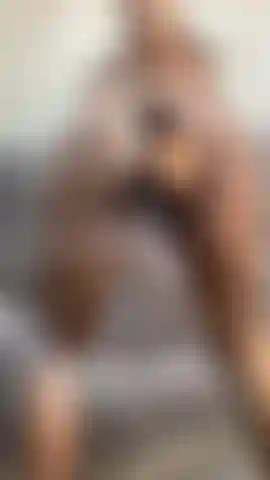 Bunda de ébano suculenta estica buceta em pau grosso.