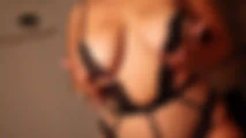 I just want you to look at me slowly... and discover me little by little