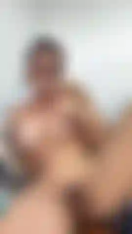 Uma milf brincalhona.