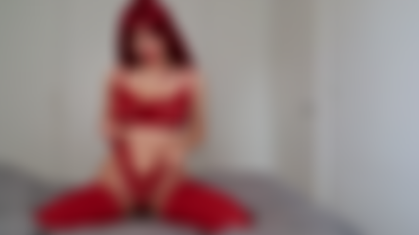 Cavalgo seu pau com força e gozo em você.