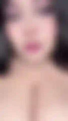 Balanço meus peitos e cuspo em você.