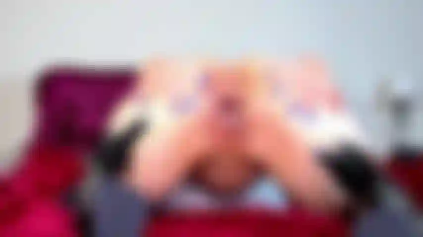 Bucetinha e bunda espalhada.