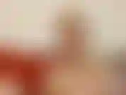 Pés descalços fodendo e chupando o dedo.