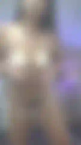 I like to play with my body and tell me do you like what you see?