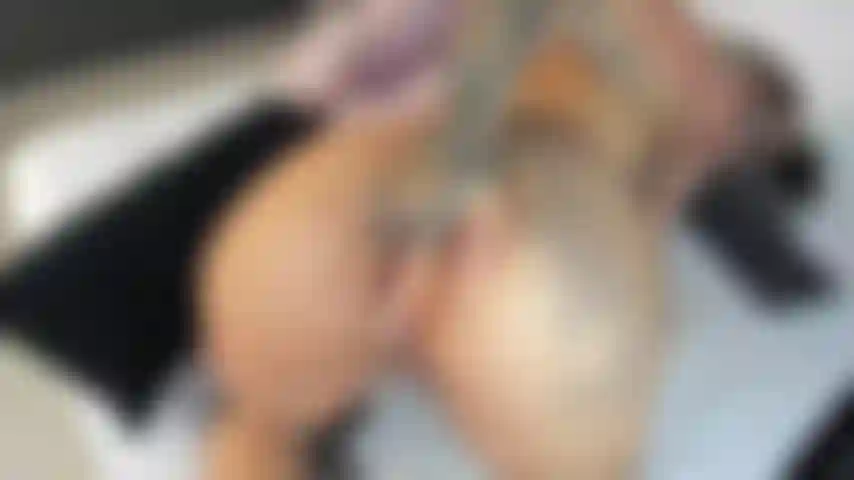 Você gosta do jeito que seu pau entra na minha bunda apertada, não quero que você pare até que eu peça, apenas aproveite e me faça gritar.