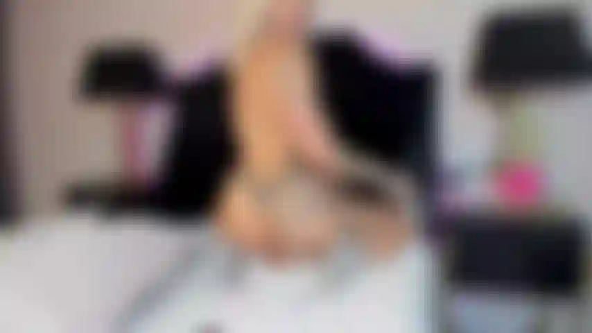Sinta esse pau ficando cada vez mais duro enquanto estou de costas para você, quicando em cima de você.